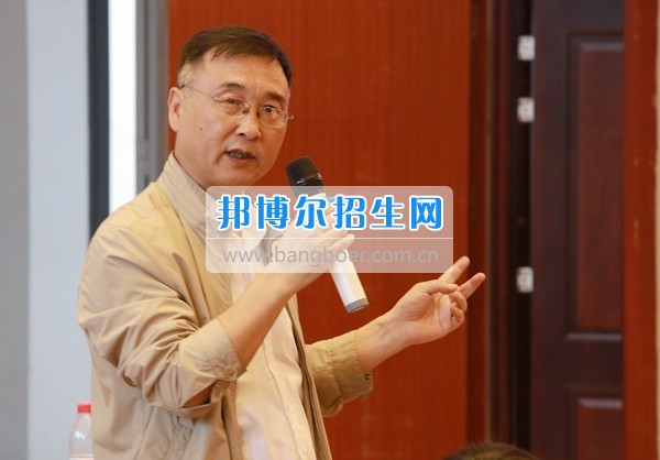 貴州商業(yè)高等?？茖W校舉行“協(xié)同創(chuàng)新 共謀發(fā)展——高校服務區(qū)域經(jīng)濟發(fā)展論壇”