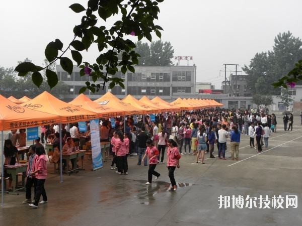 四川人民醫(yī)院護(hù)士學(xué)校2019年報(bào)名條件、招生對(duì)象