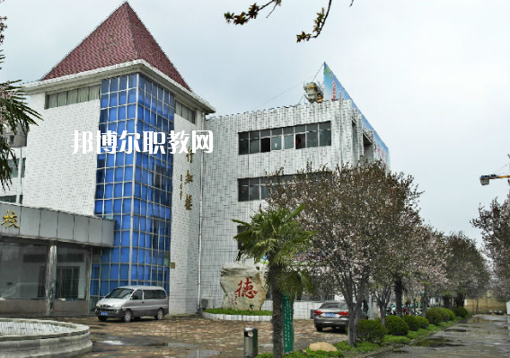 阜陽工業(yè)經(jīng)濟(jì)學(xué)校2020年報(bào)名條件、招生要求、招生對象