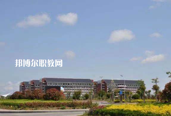 龍陵縣職業(yè)高級(jí)中學(xué)2022年報(bào)名條件、招生要求、招生對(duì)象