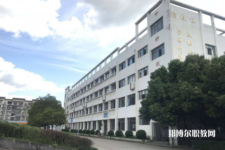 云南化工學(xué)校2022年學(xué)費(fèi)、收費(fèi)多少