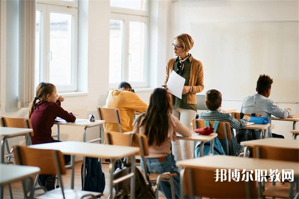 廣西哪里的中職學(xué)校能讀旅游服務(wù)與管理(導(dǎo)游、休閑農(nóng)業(yè)方向)專業(yè)