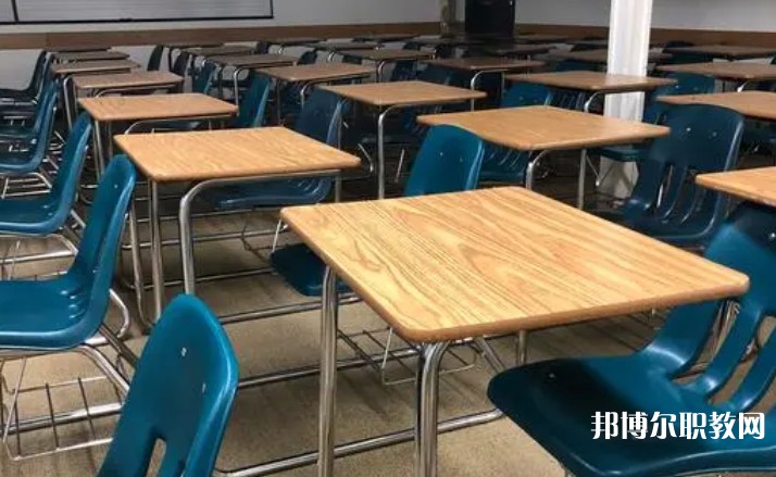 成都2025年鐵路學(xué)校中專升大?？际裁? width=